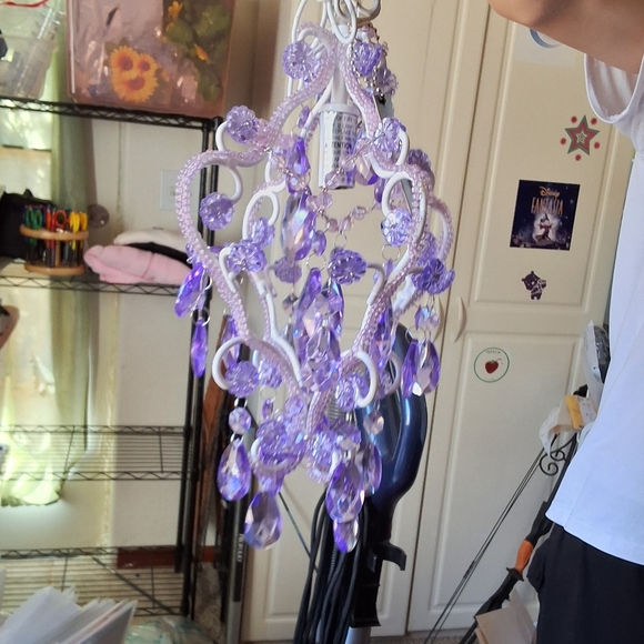 Small purple and white chandelier - Picture 3 of 12